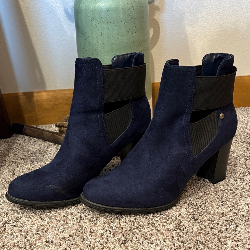 Attention Navy and Black Heeled Booties Size 8 - Picture 6 of 9